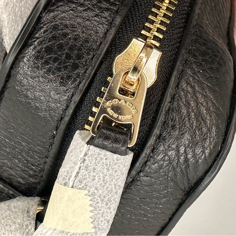 COACH NWT Mini Camera Bag in Refined Pebble Leather - Picture 4 of 9